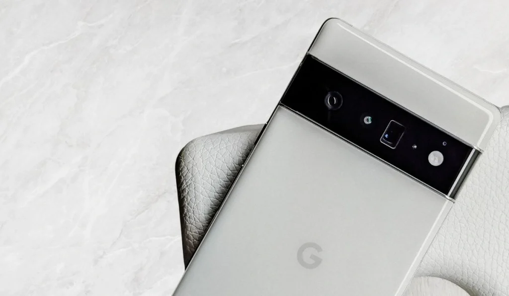 Google Pixel 6 사용자는 공장 초기화 후 휴대폰이 벽돌이 된다고 말합니다