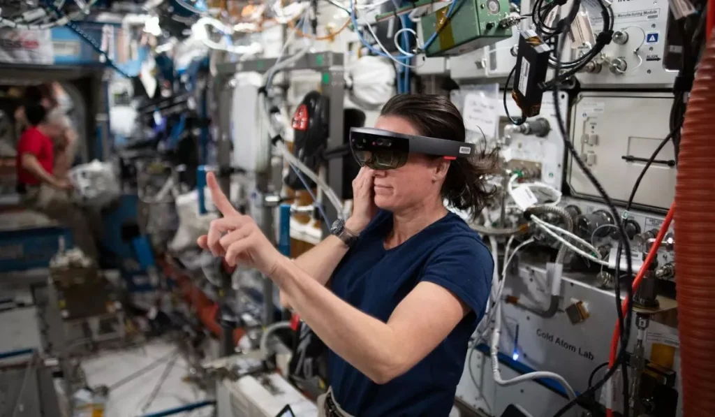 NASA's VR Headset Is Helping Astronauts Manage Stress in Space